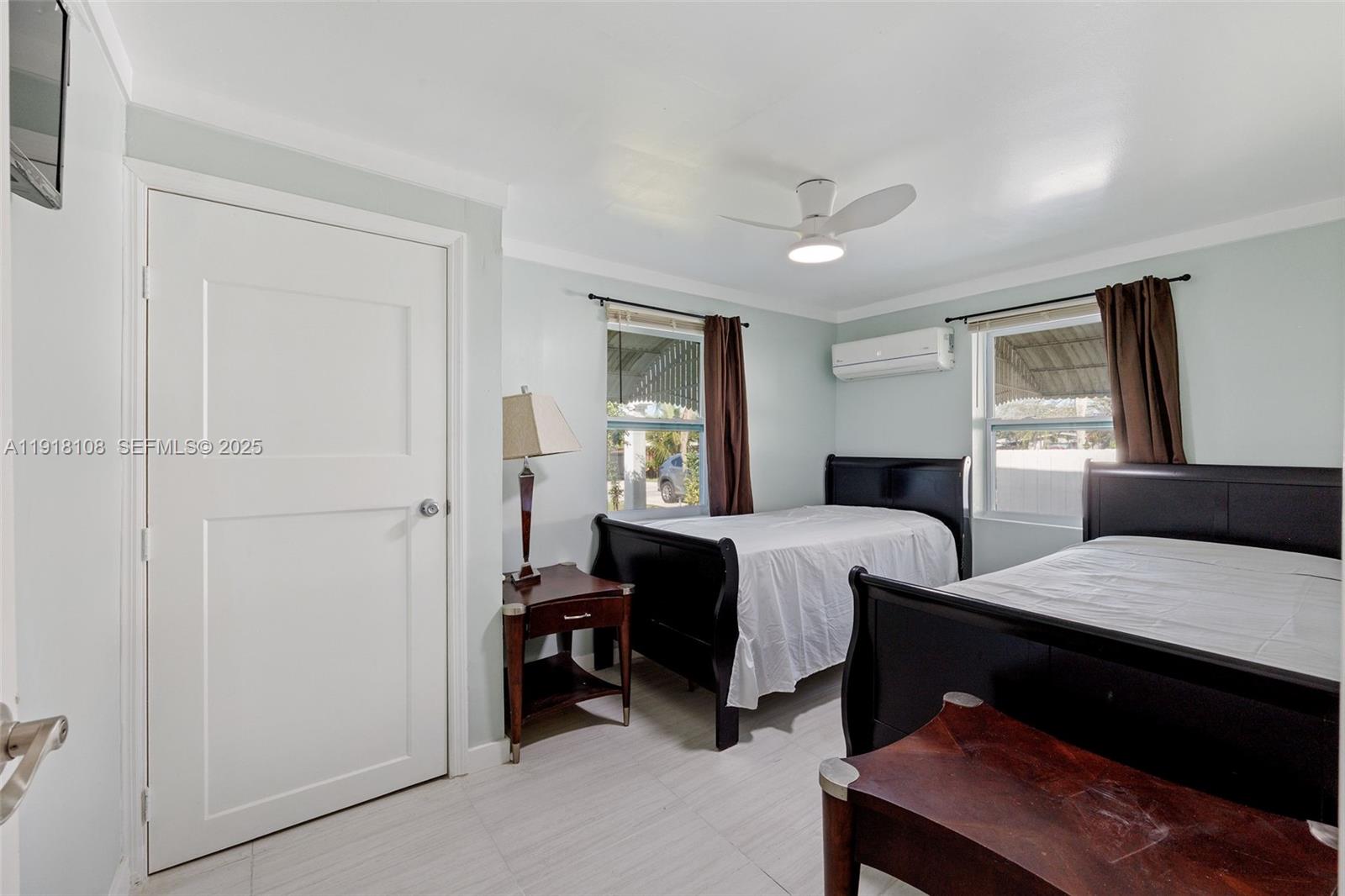 1464 SW 29th Ave Fort Lauderdale, FL 33312