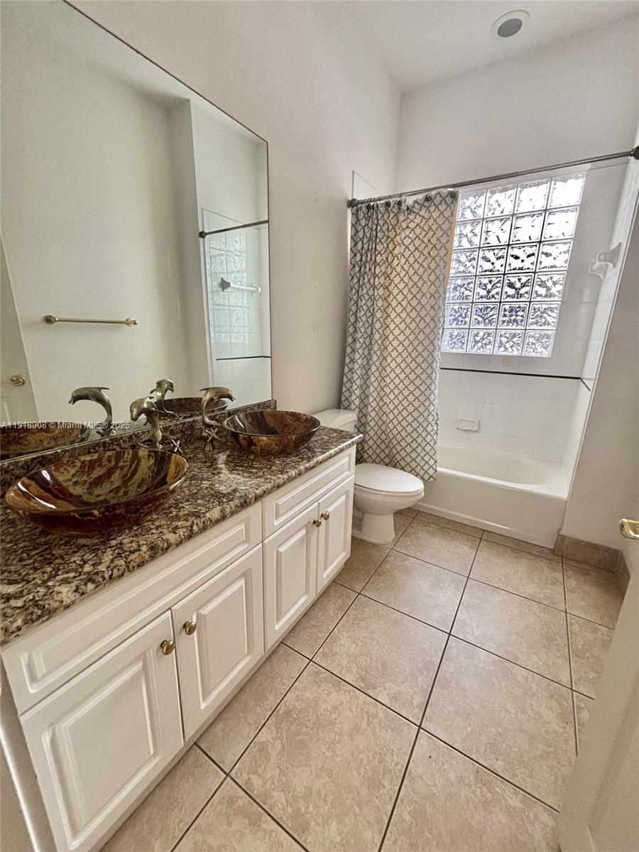 1141 Waterside Ln Hollywood, FL 33019