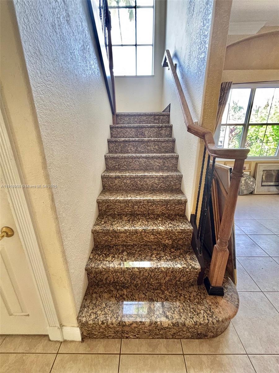 1141 Waterside Ln Hollywood, FL 33019