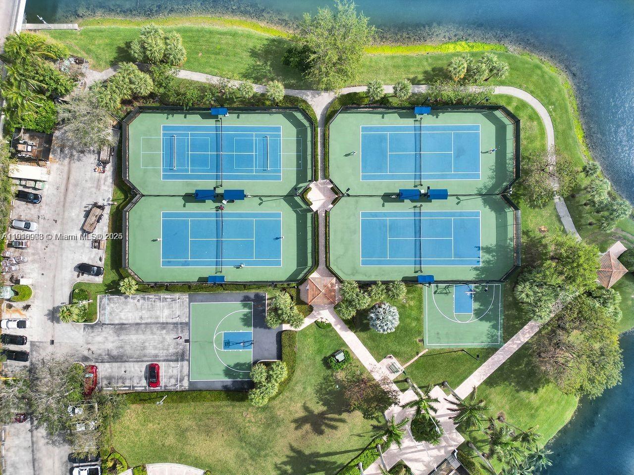 1141 Waterside Ln Hollywood, FL 33019