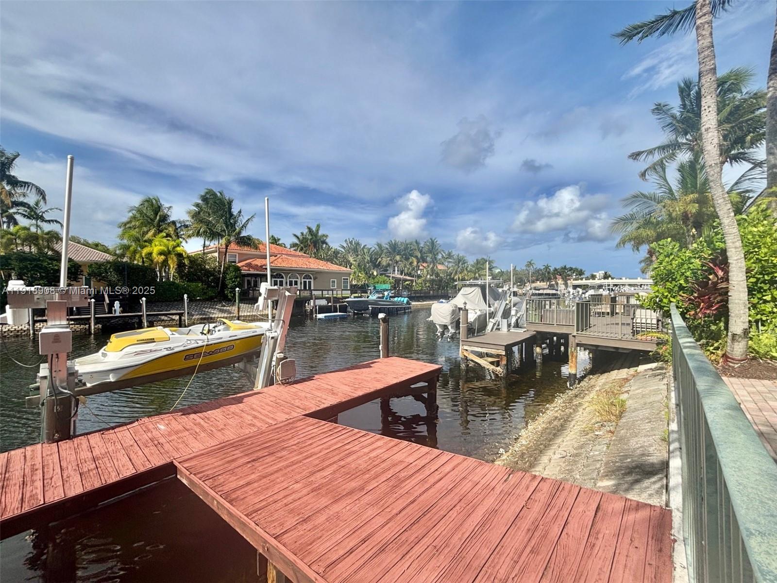 1141 Waterside Ln Hollywood, FL 33019