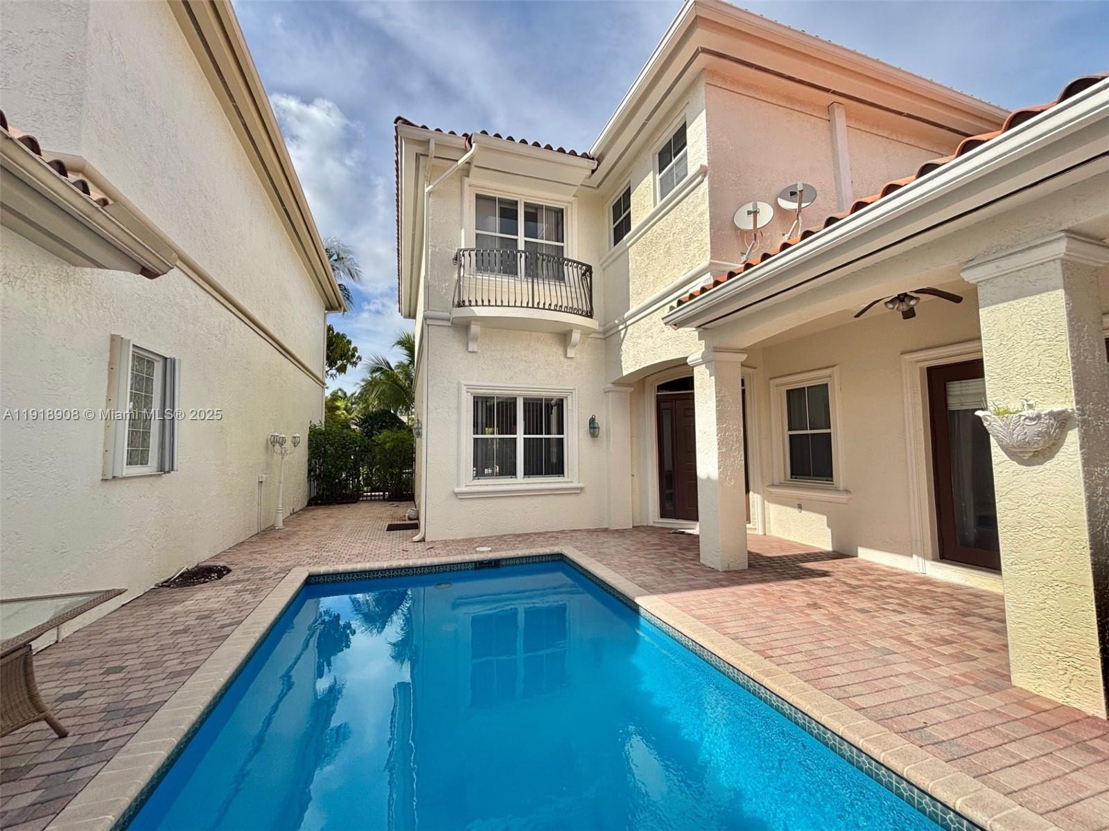 1141 Waterside Ln Hollywood, FL 33019