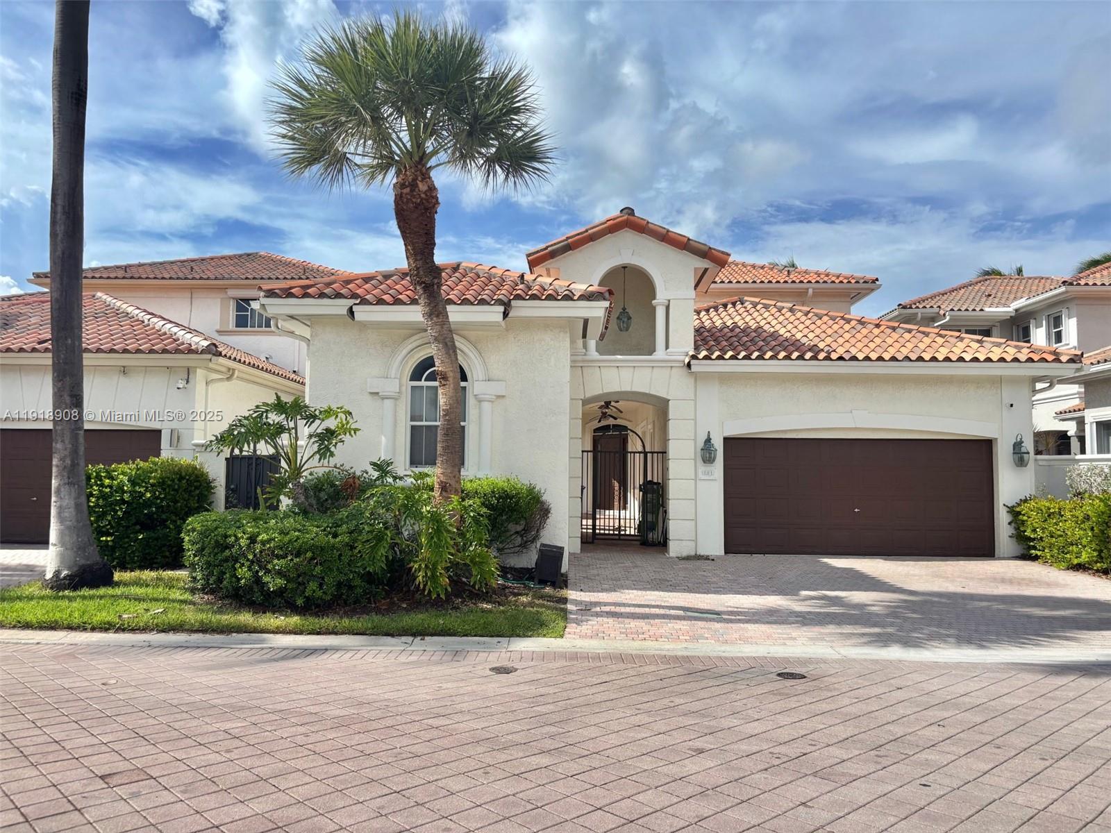 1141 Waterside Ln Hollywood, FL 33019