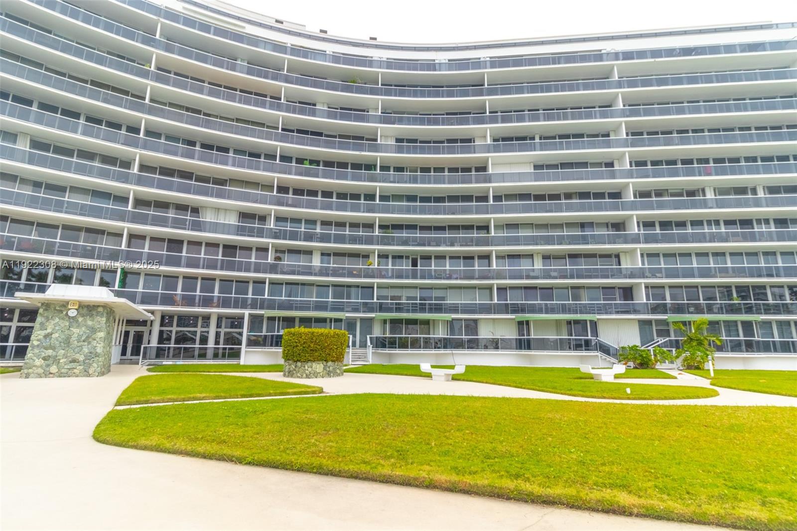 900 Bay Dr #513 Miami Beach, FL 33141