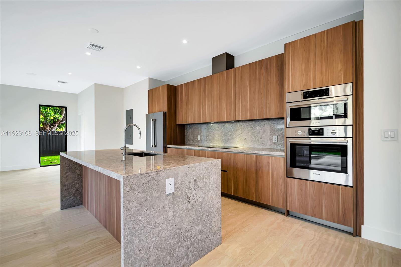 1513 SW 11th Ter Miami, FL 33135