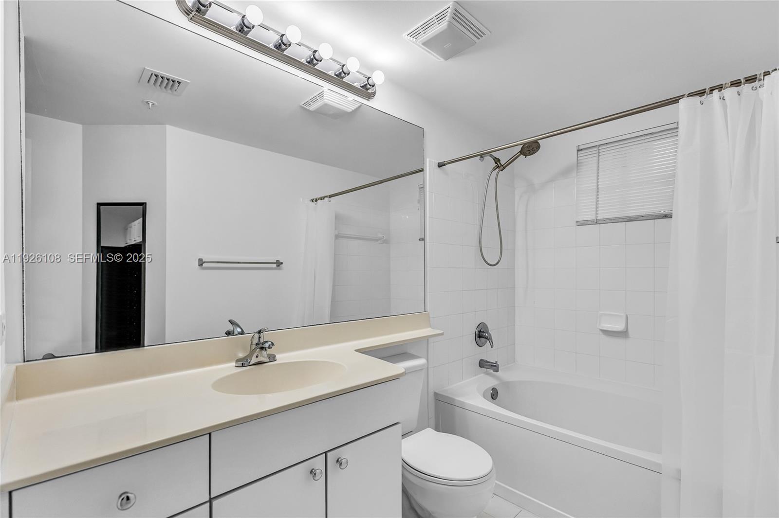 image Porto Bellagio Condo13