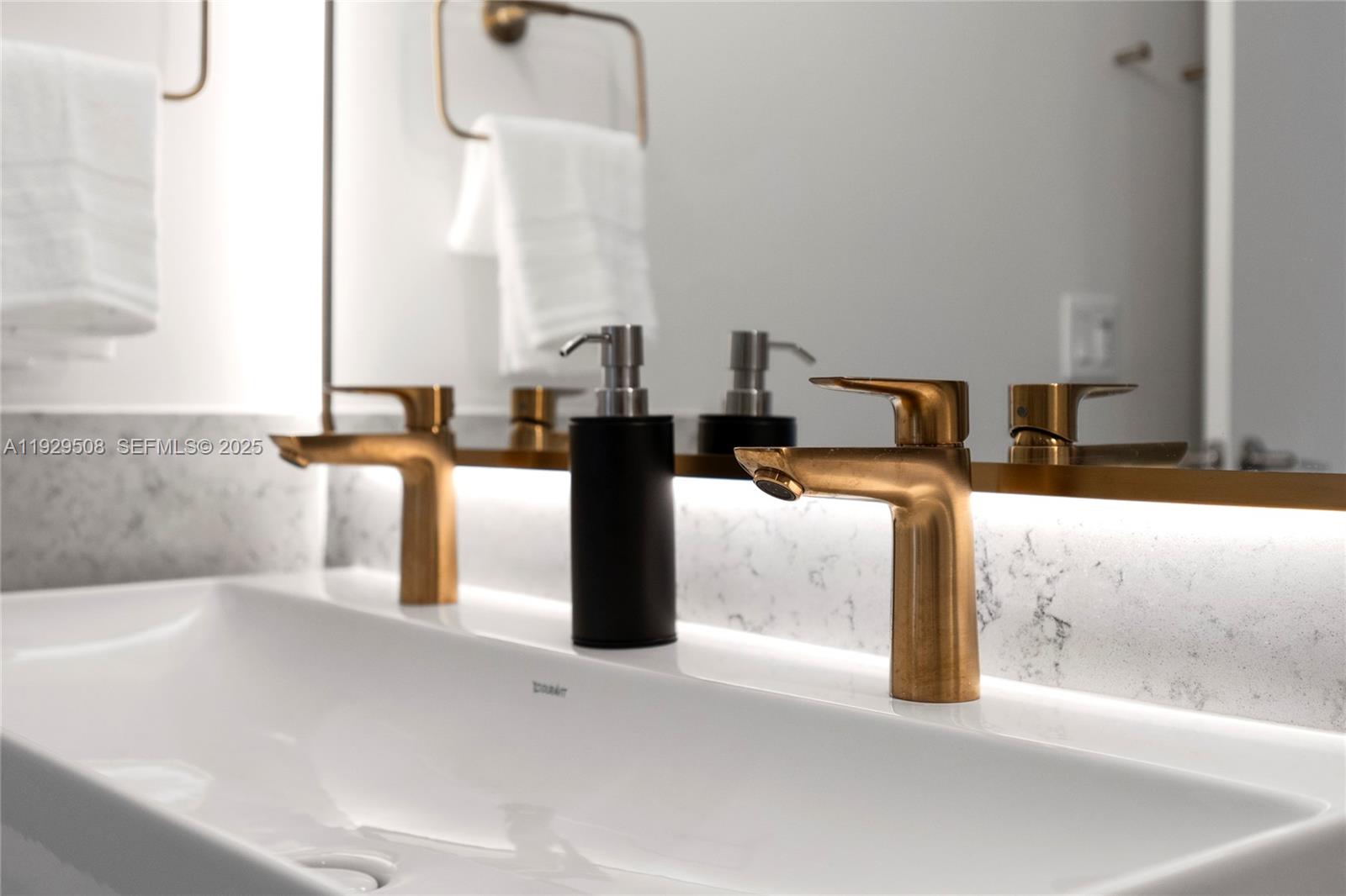 159 NE 6th St #2905 Miami, FL 33132