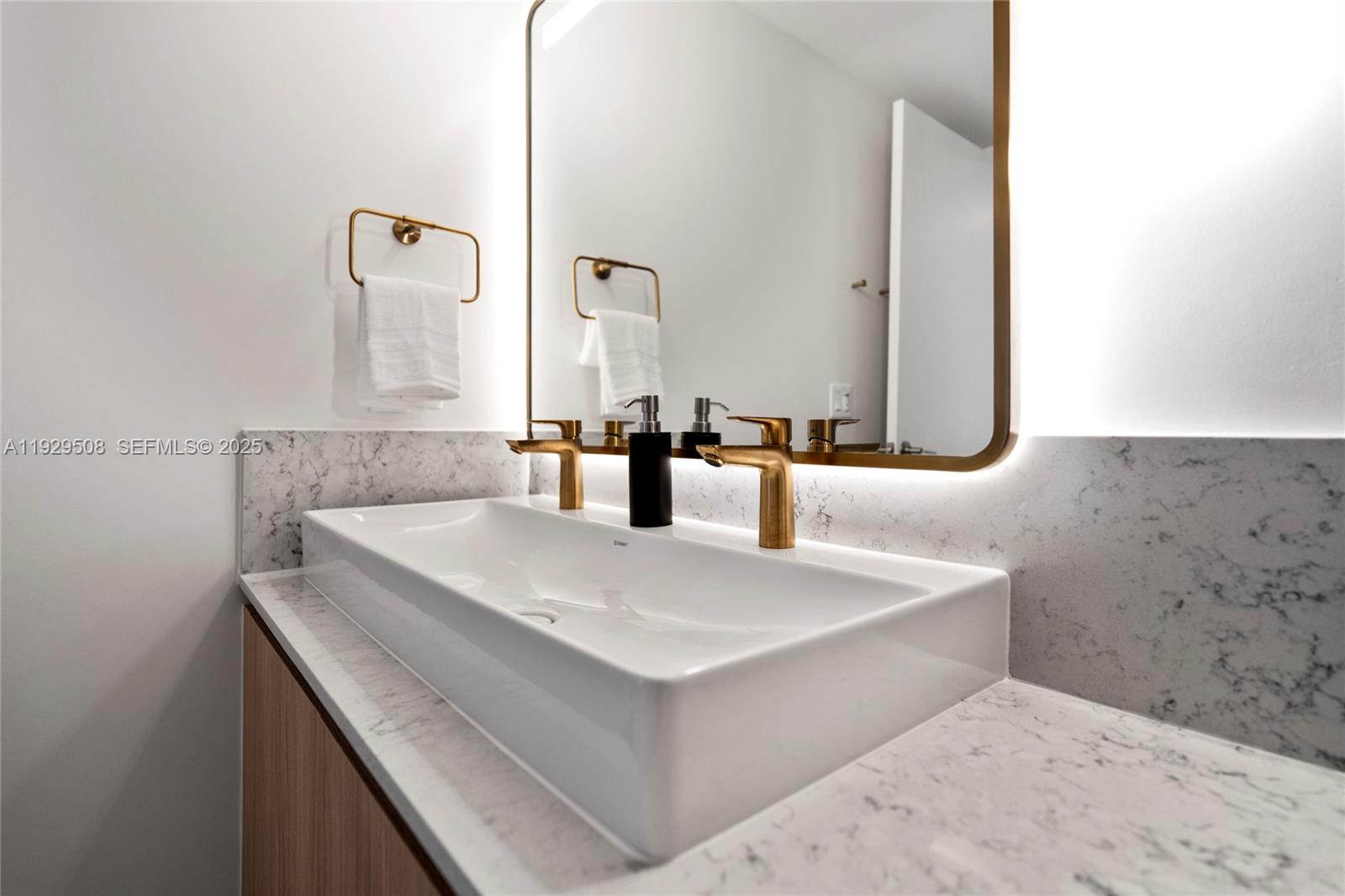 159 NE 6th St #2905 Miami, FL 33132