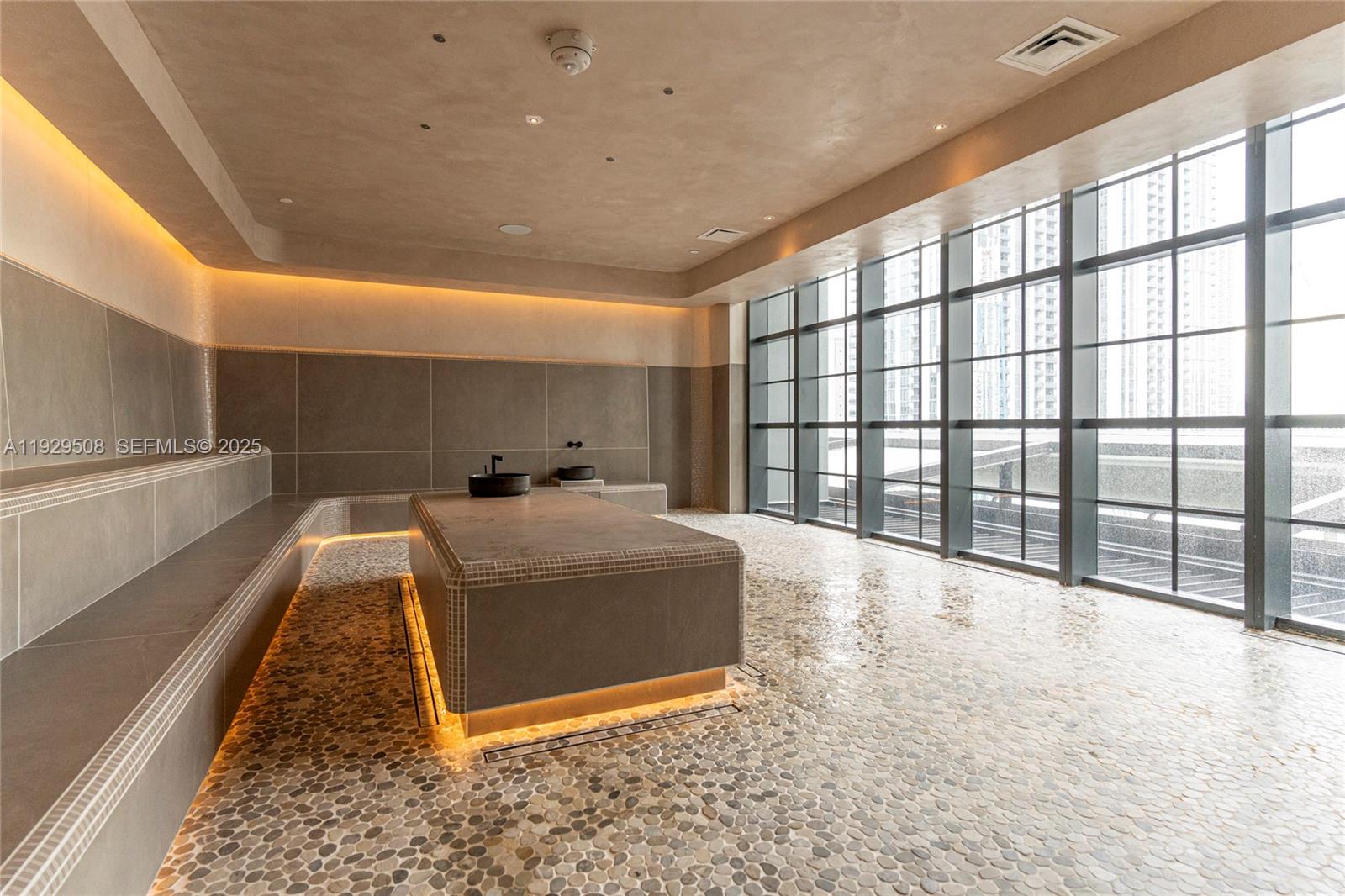 159 NE 6th St #2905 Miami, FL 33132