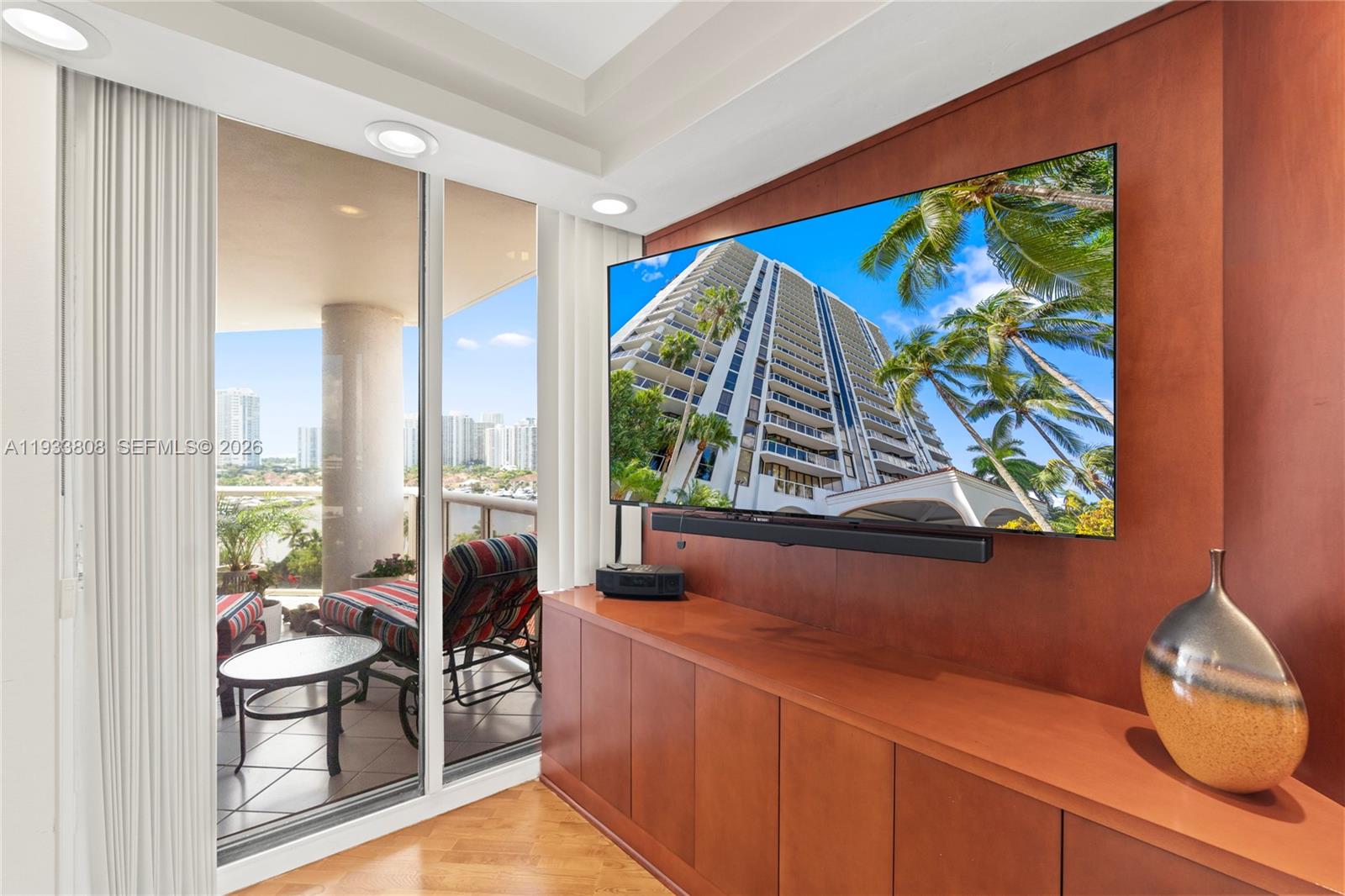 3598 Yacht Clb Dr #1003 Aventura, FL 33180