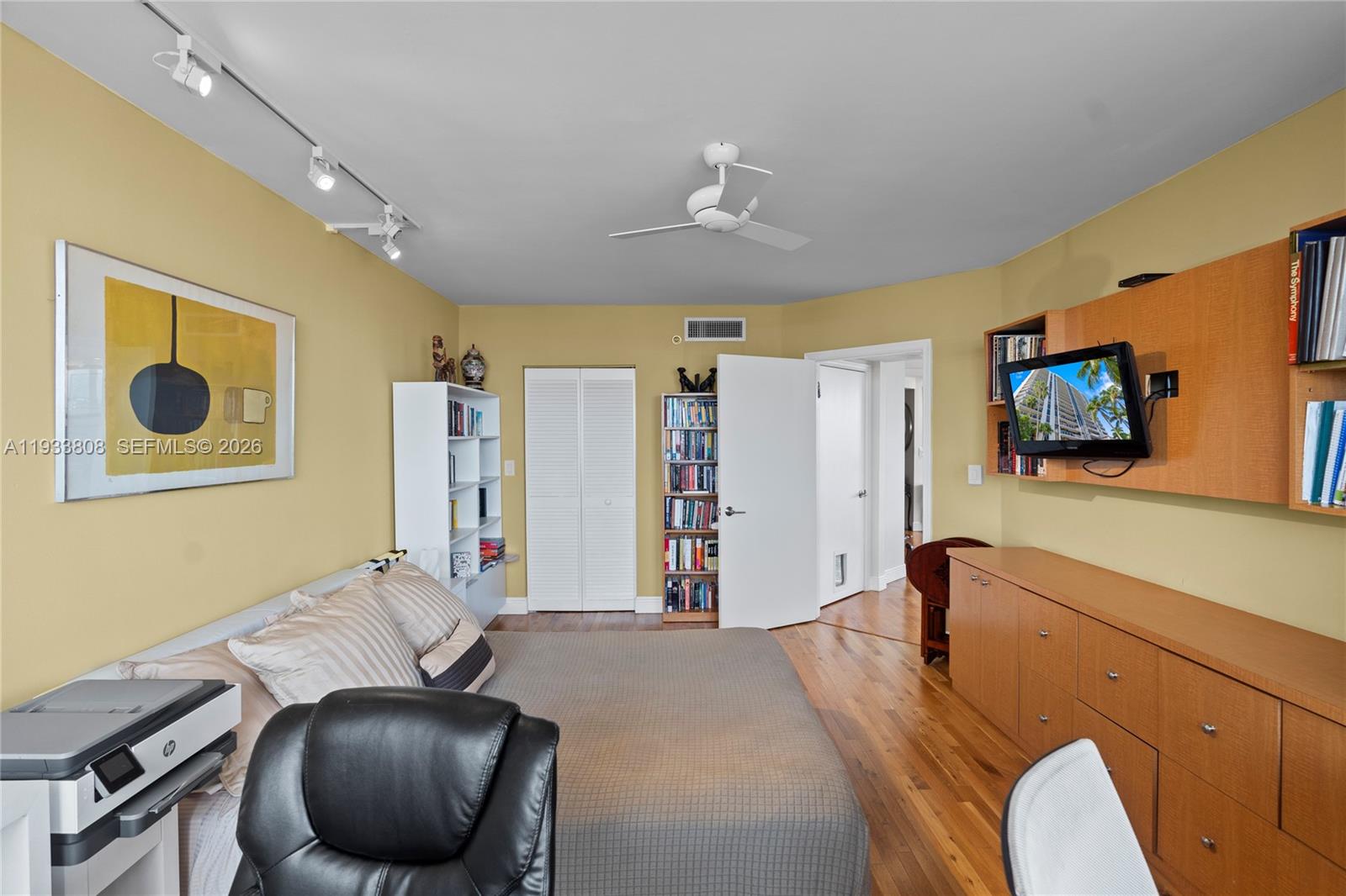 3598 Yacht Clb Dr #1003 Aventura, FL 33180