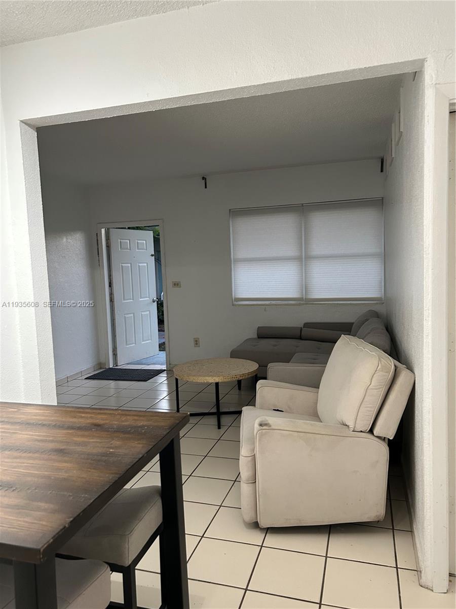 1239 Marseille Dr #7