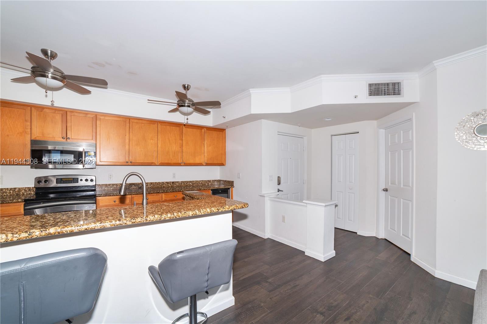 image Porto Bellagio Condo13