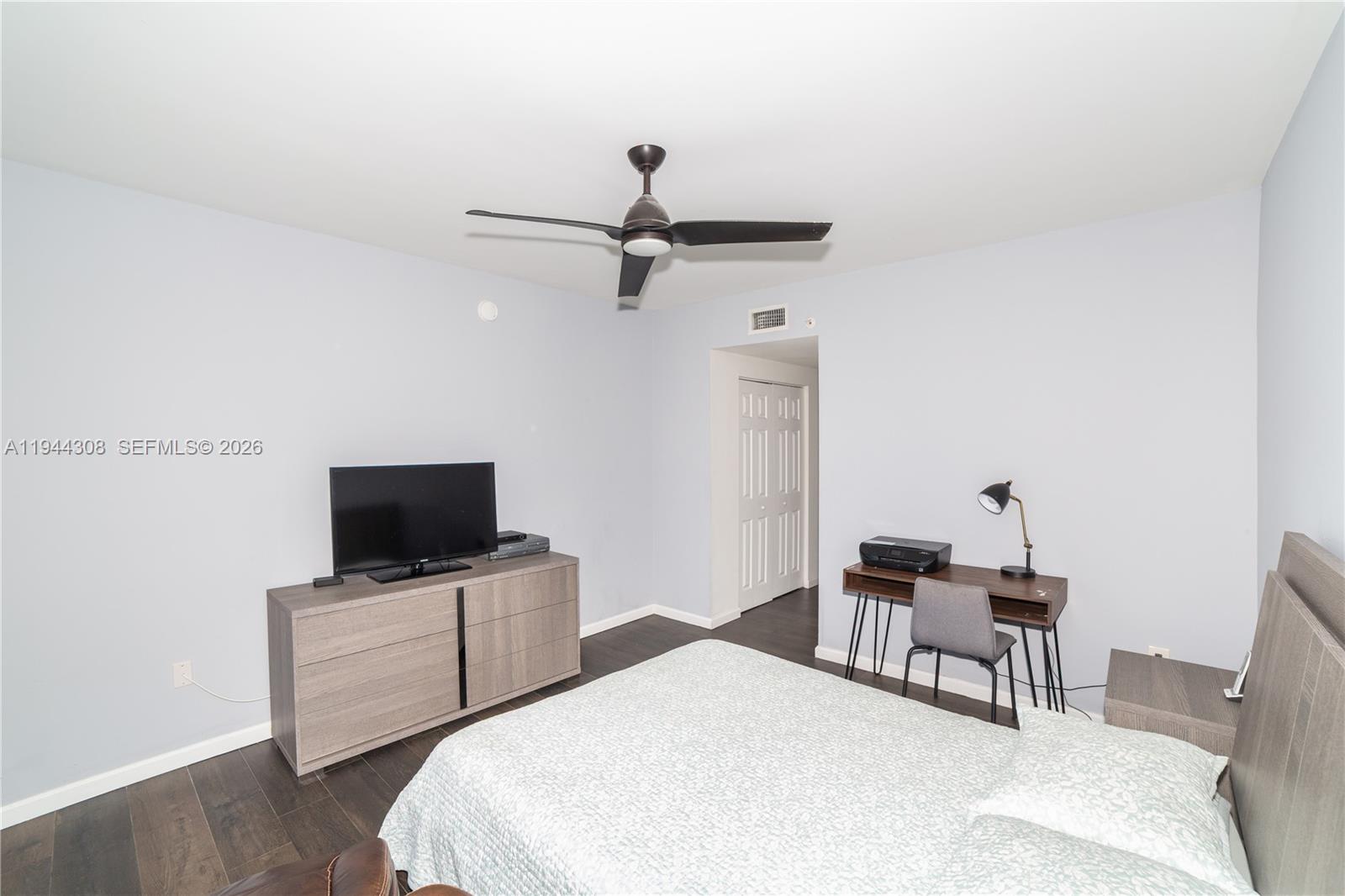 image Porto Bellagio Condo19