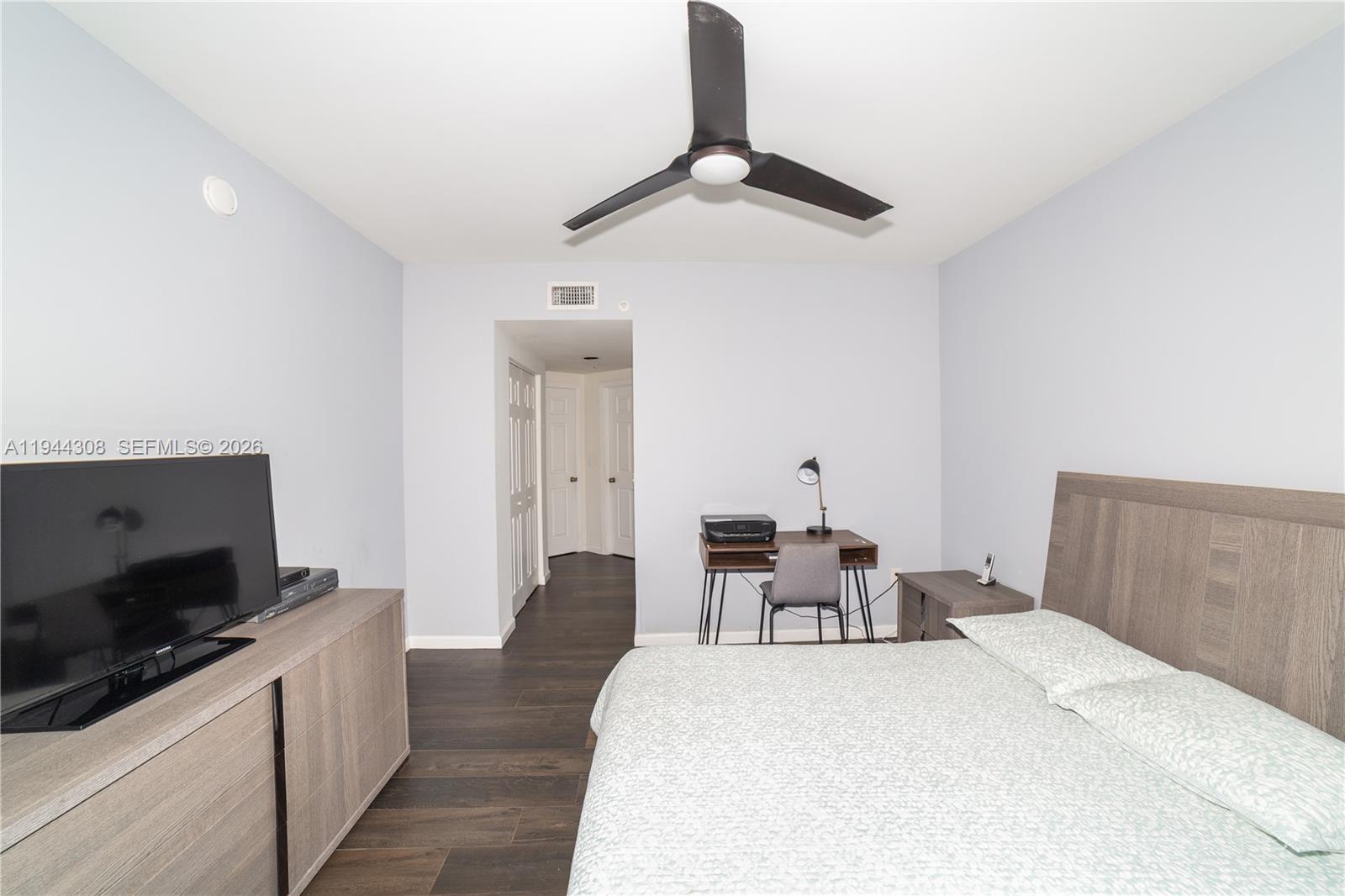 image Porto Bellagio Condo20