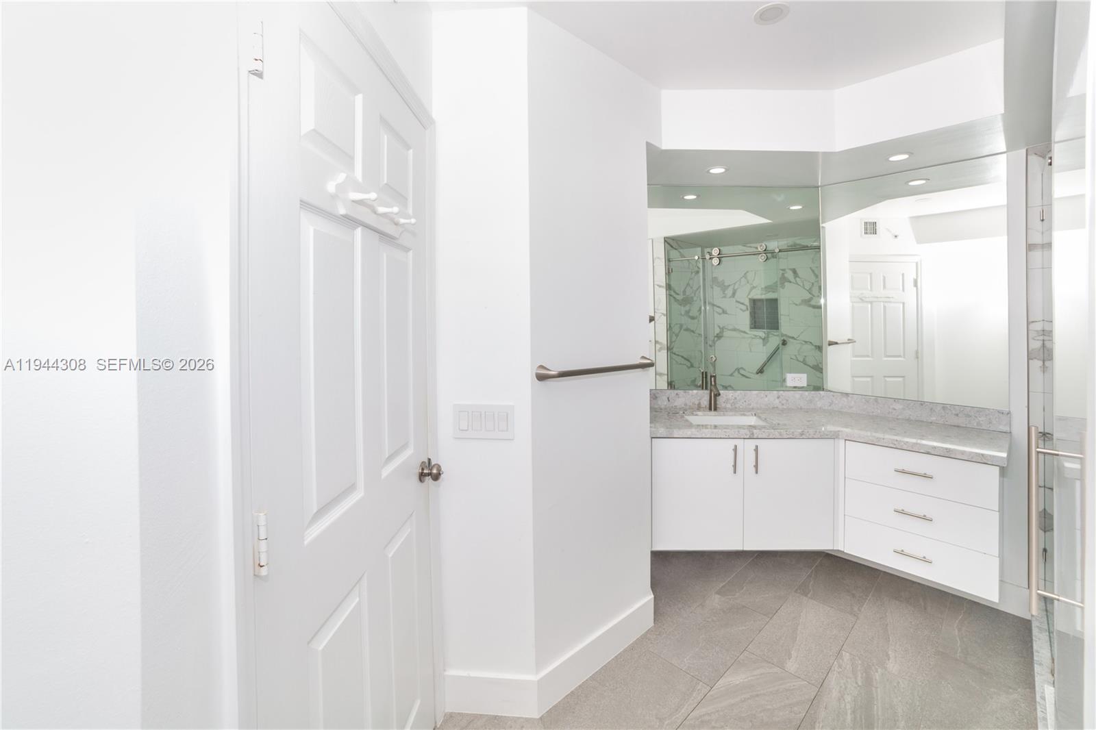 image Porto Bellagio Condo22