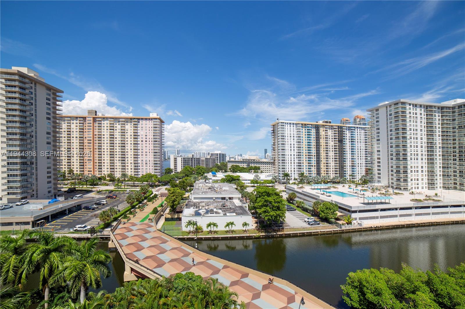 image Porto Bellagio Condo43