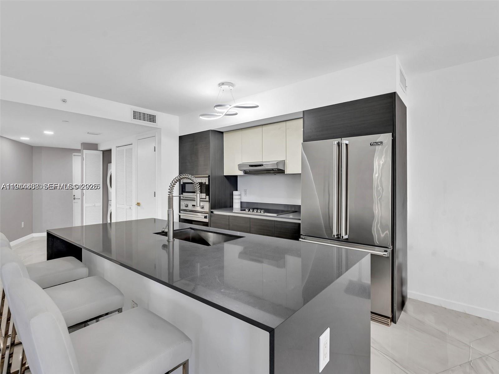 9821 E Bay Hbr Dr #302