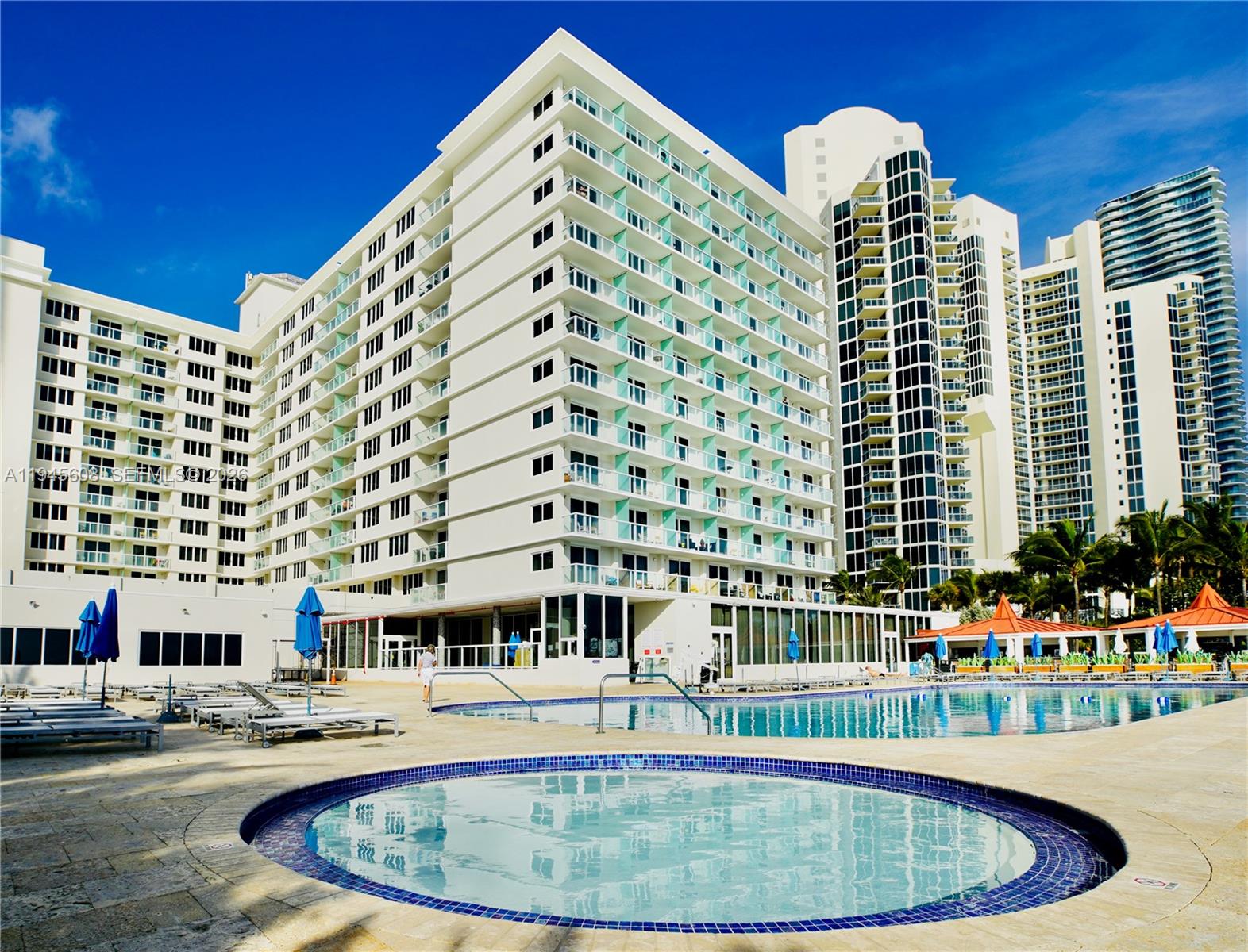 19201 Collins Ave #726