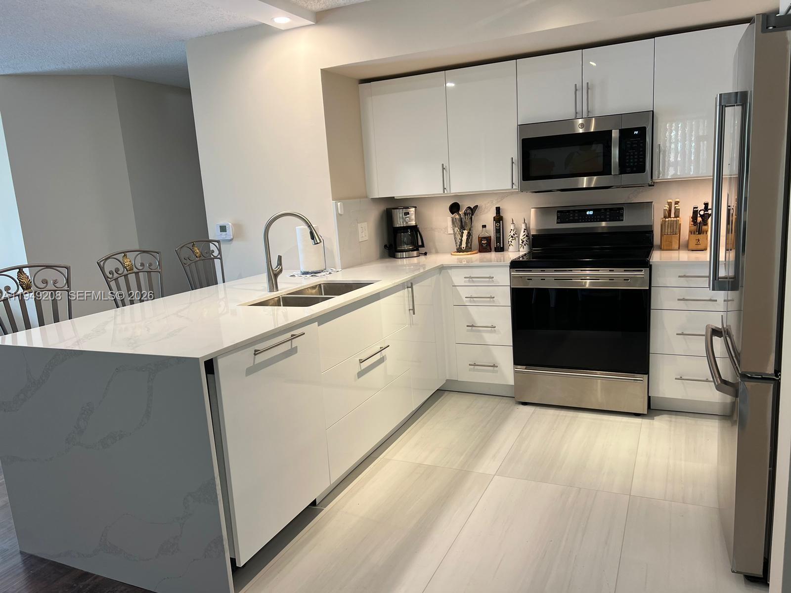 19901 E Country Clb Dr #2202