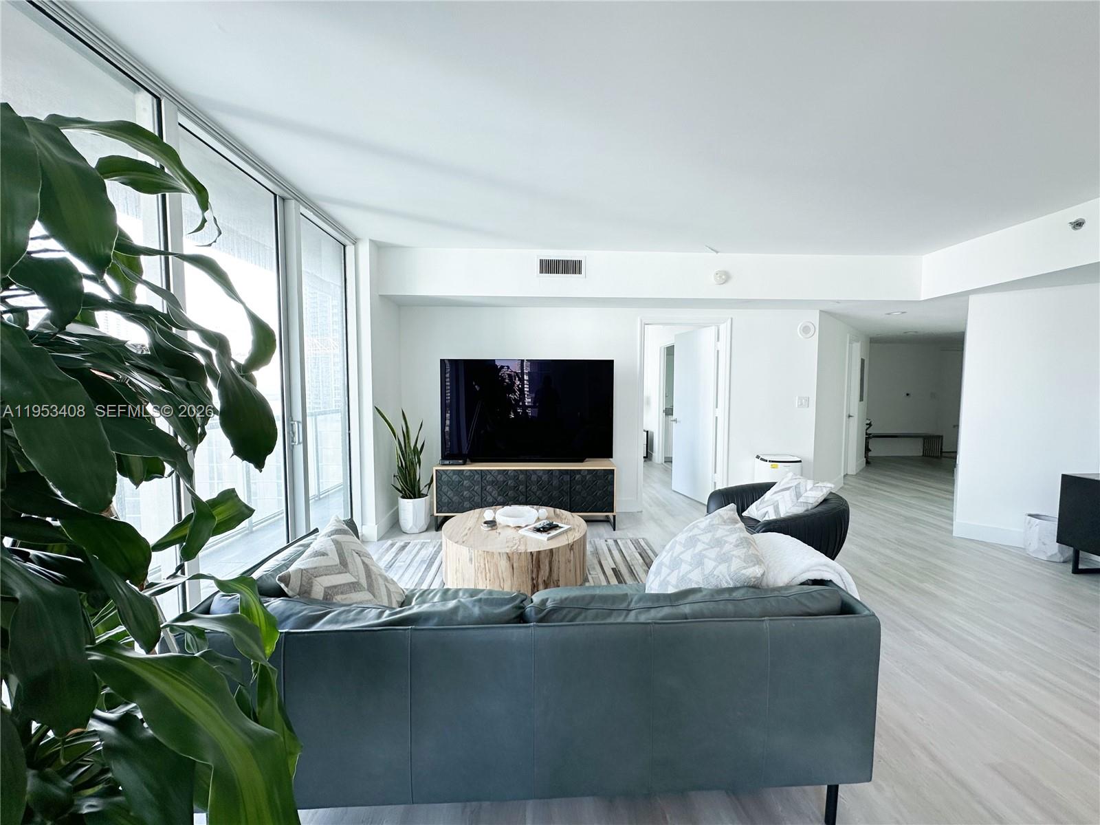 image 500 Brickell West10