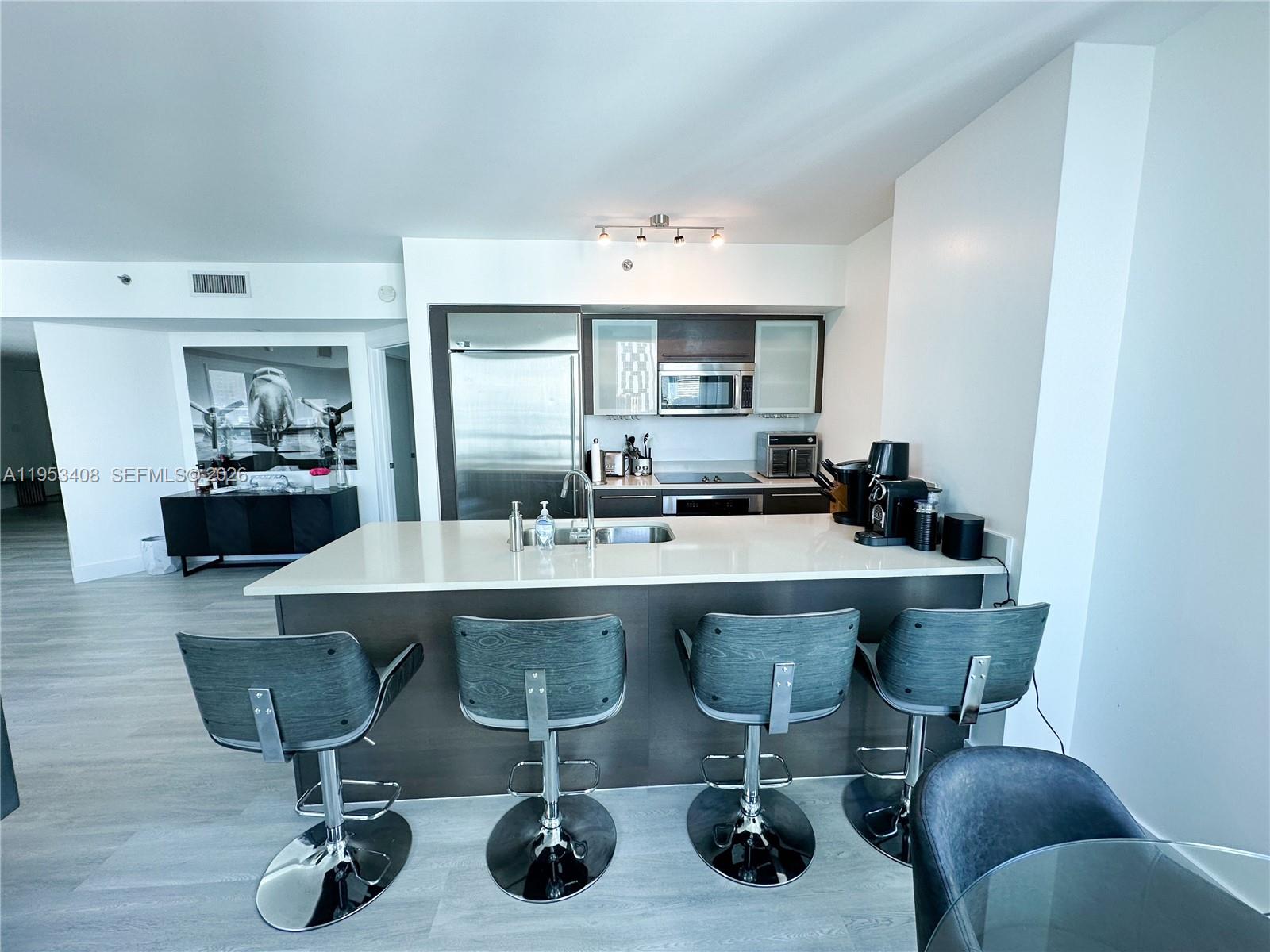 image 500 Brickell West6