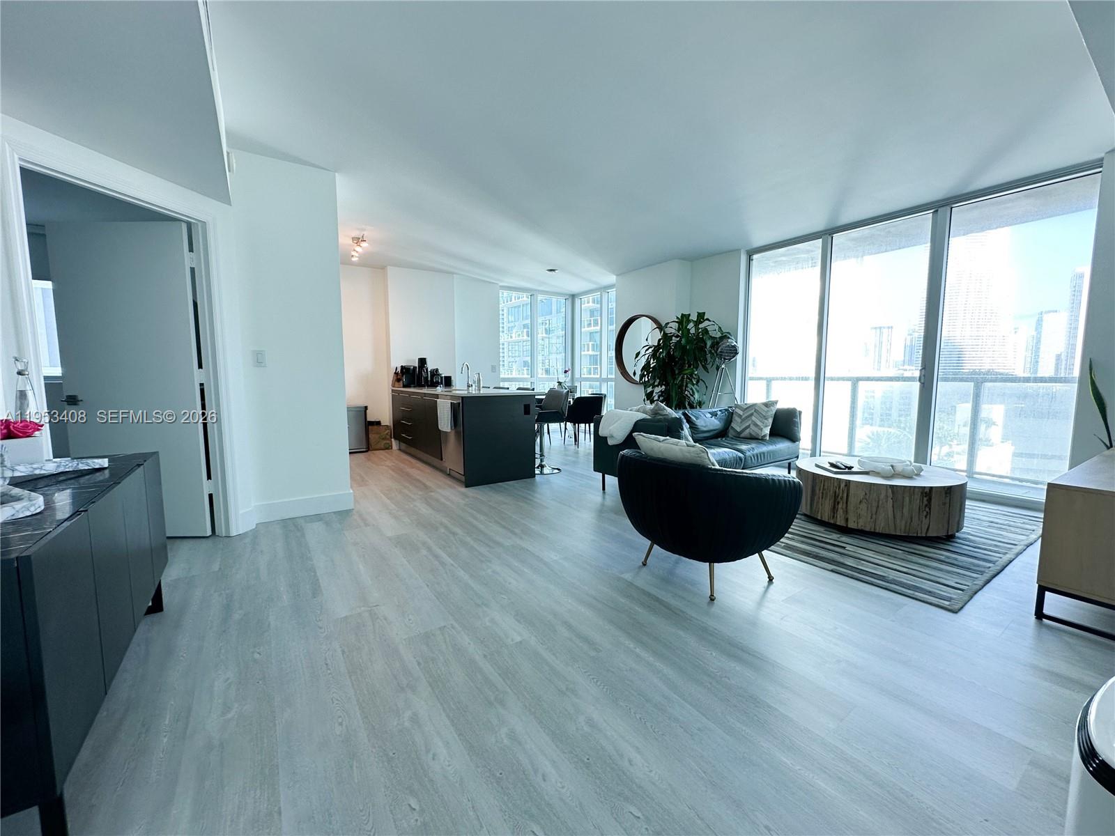 image 500 Brickell West7