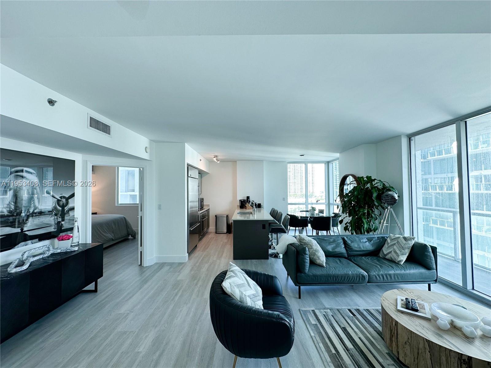 image 500 Brickell West8