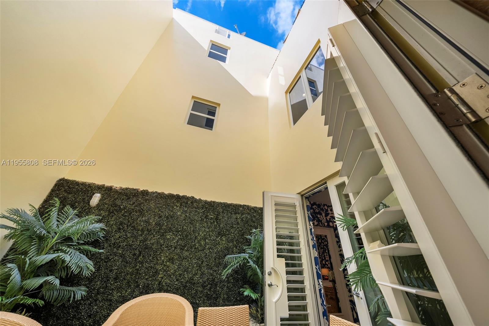 211 Zoe Way Miami Beach, FL 33141