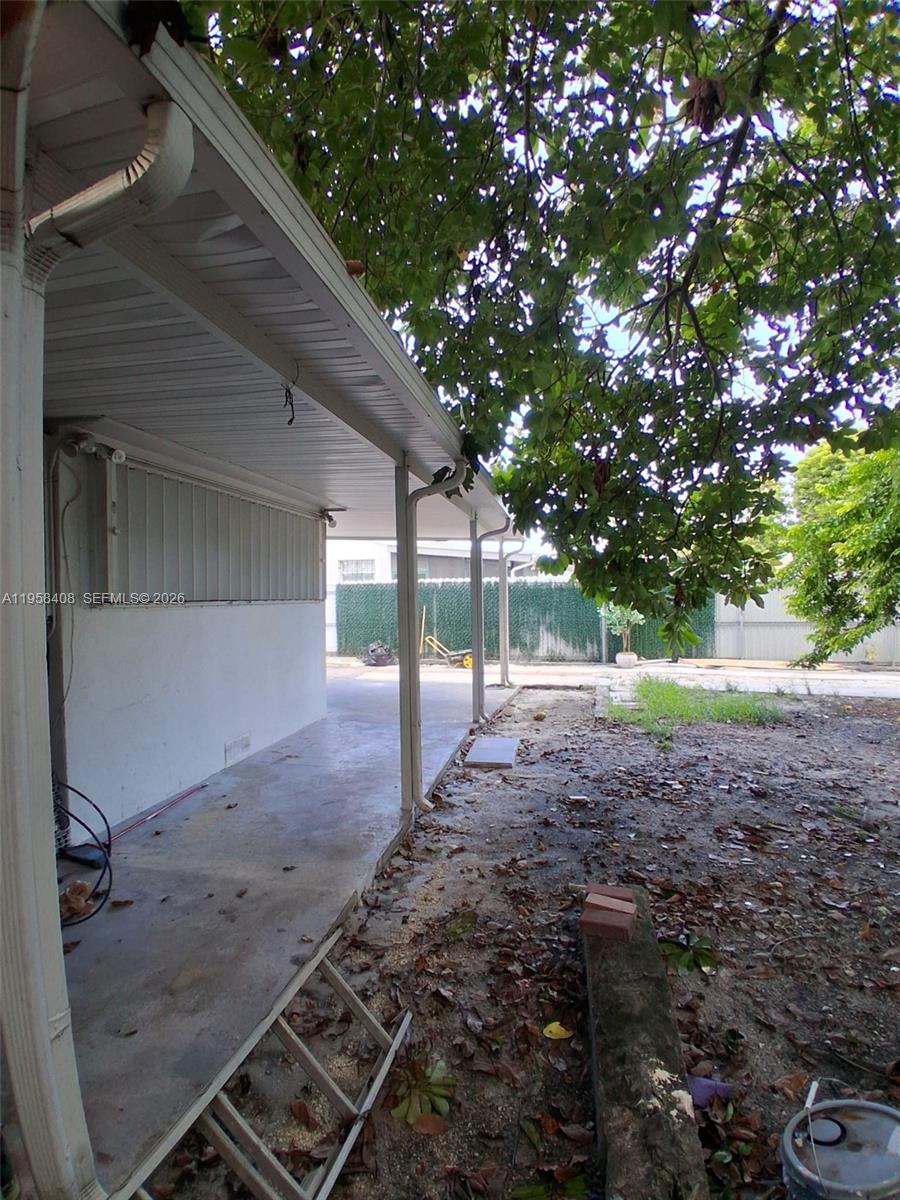 3052 SW 6th St Miami, FL 33135