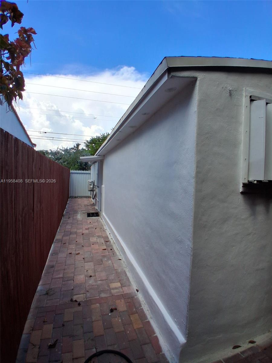 3052 SW 6th St Miami, FL 33135