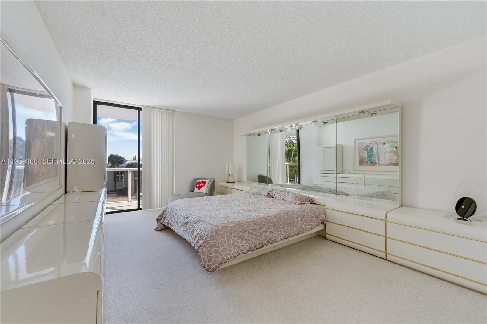 image Hamptons West12