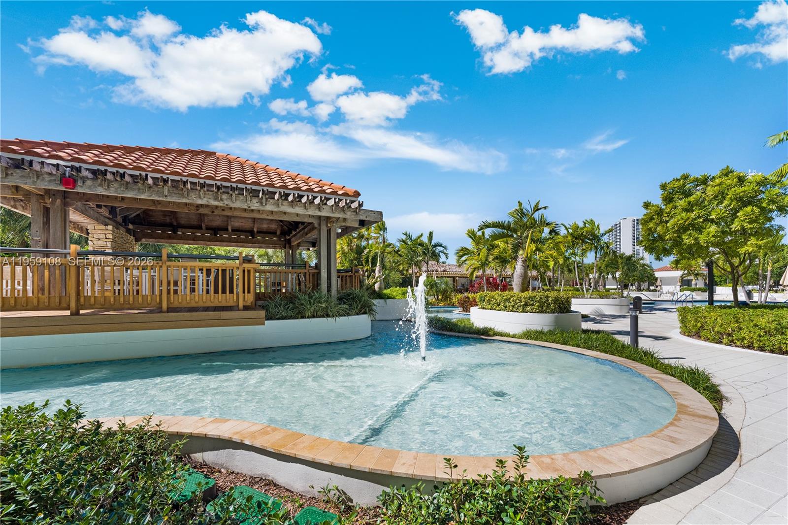 image Hamptons West23