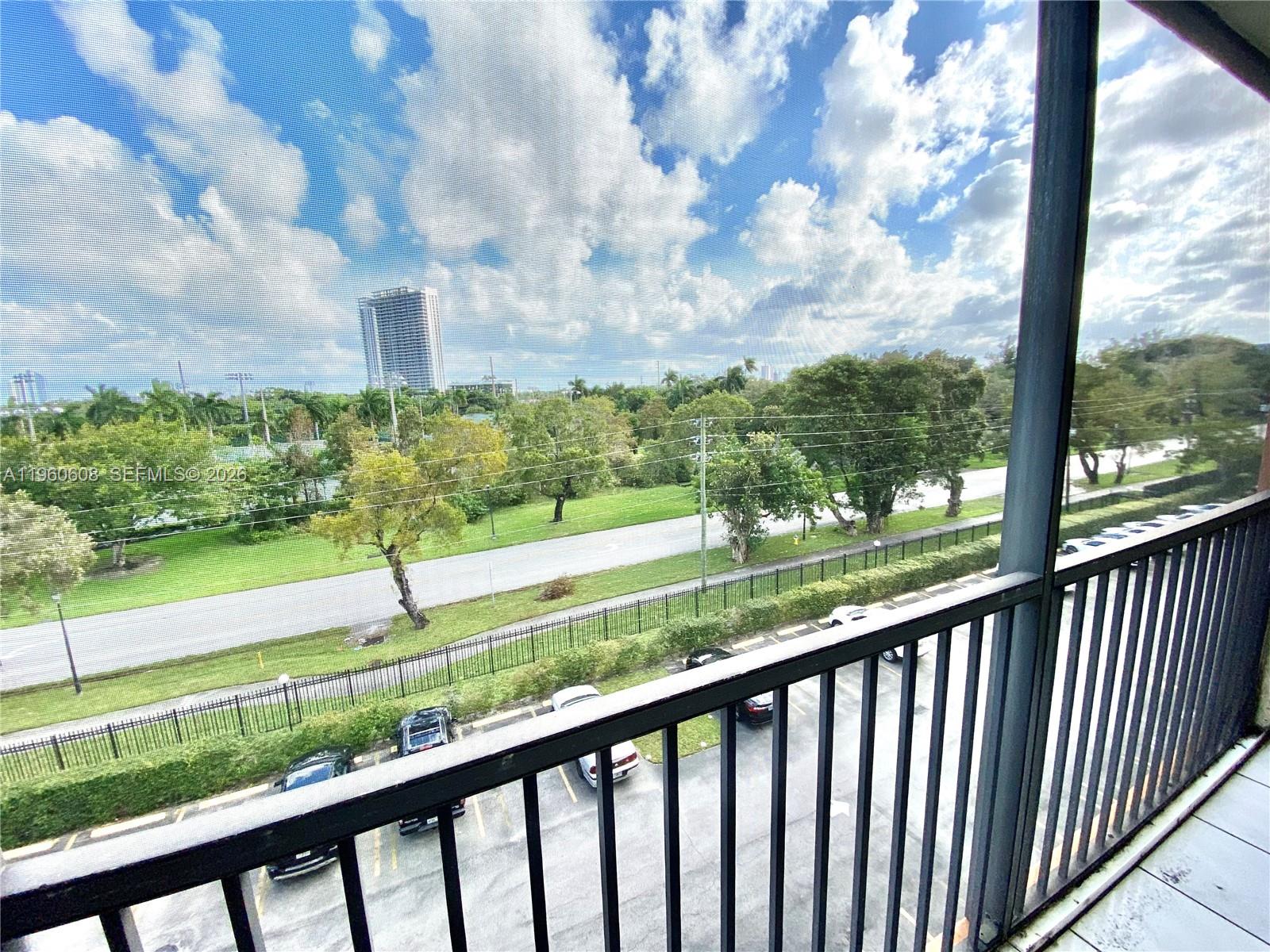 16950 Dixie #A536 North Miami Beach, FL 33160