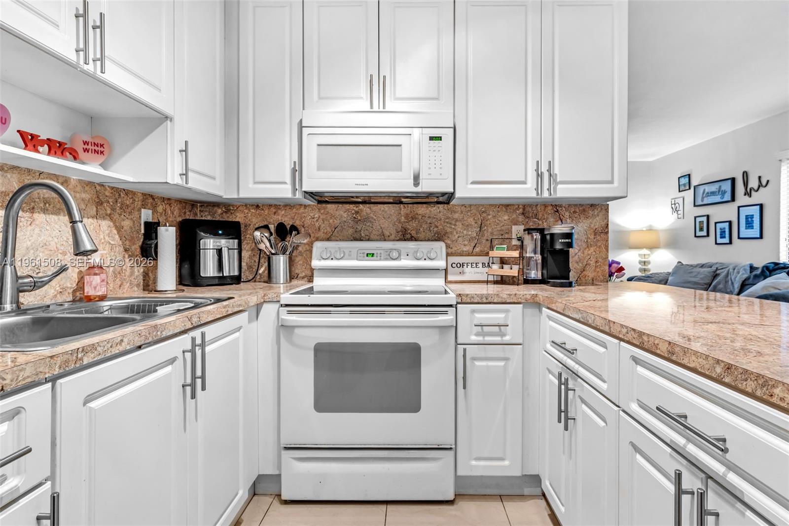 7585 SW 28th St Miami, FL 33155