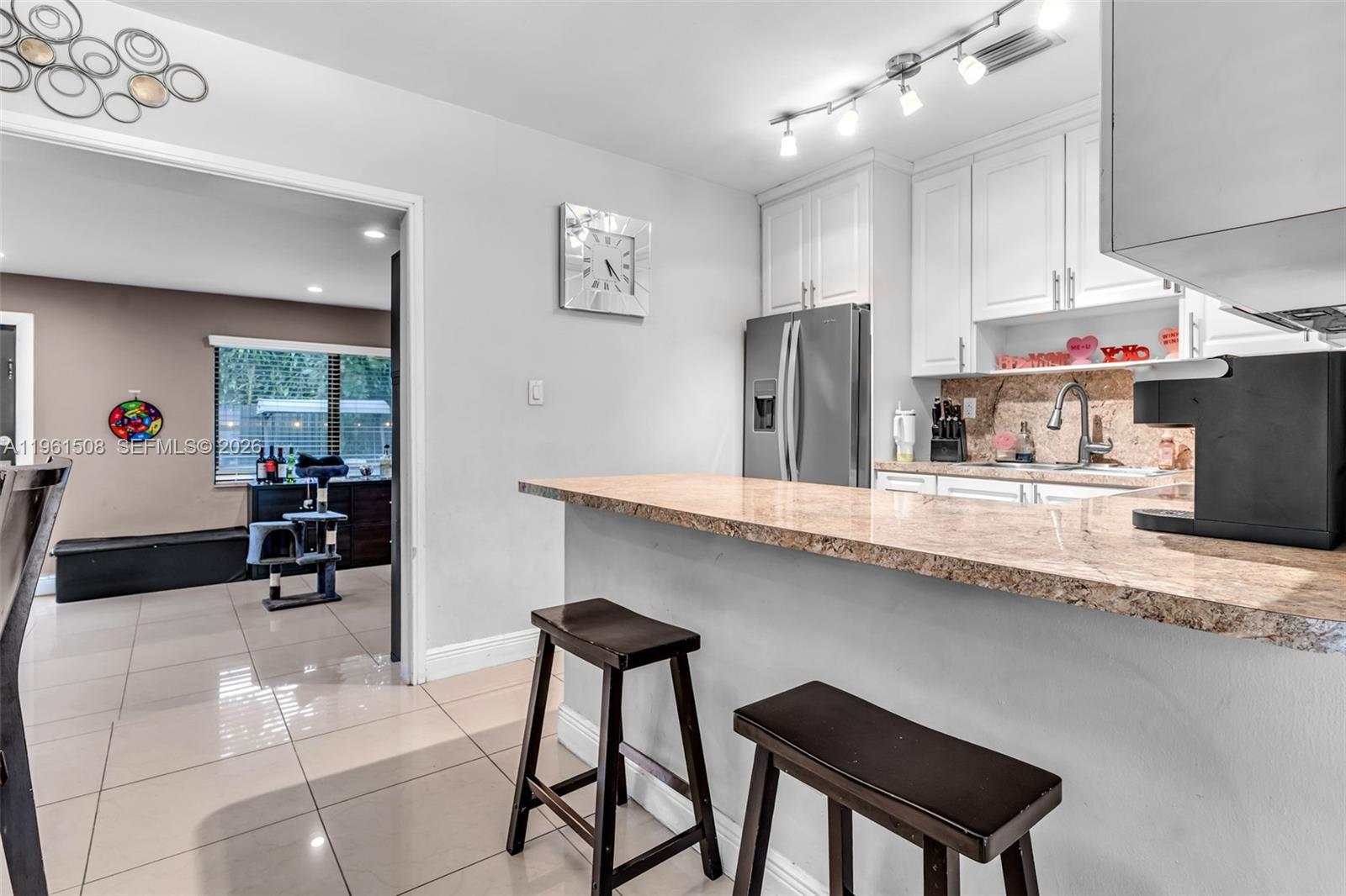 7585 SW 28th St Miami, FL 33155