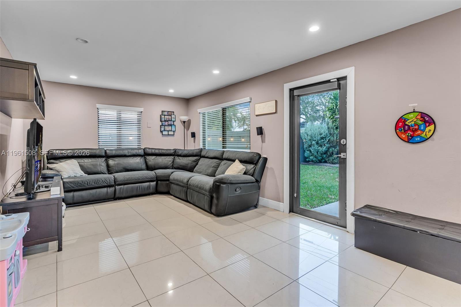 7585 SW 28th St Miami, FL 33155