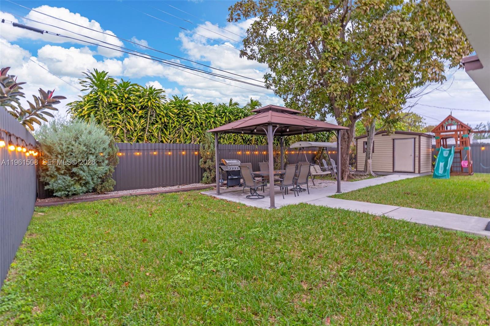 7585 SW 28th St Miami, FL 33155