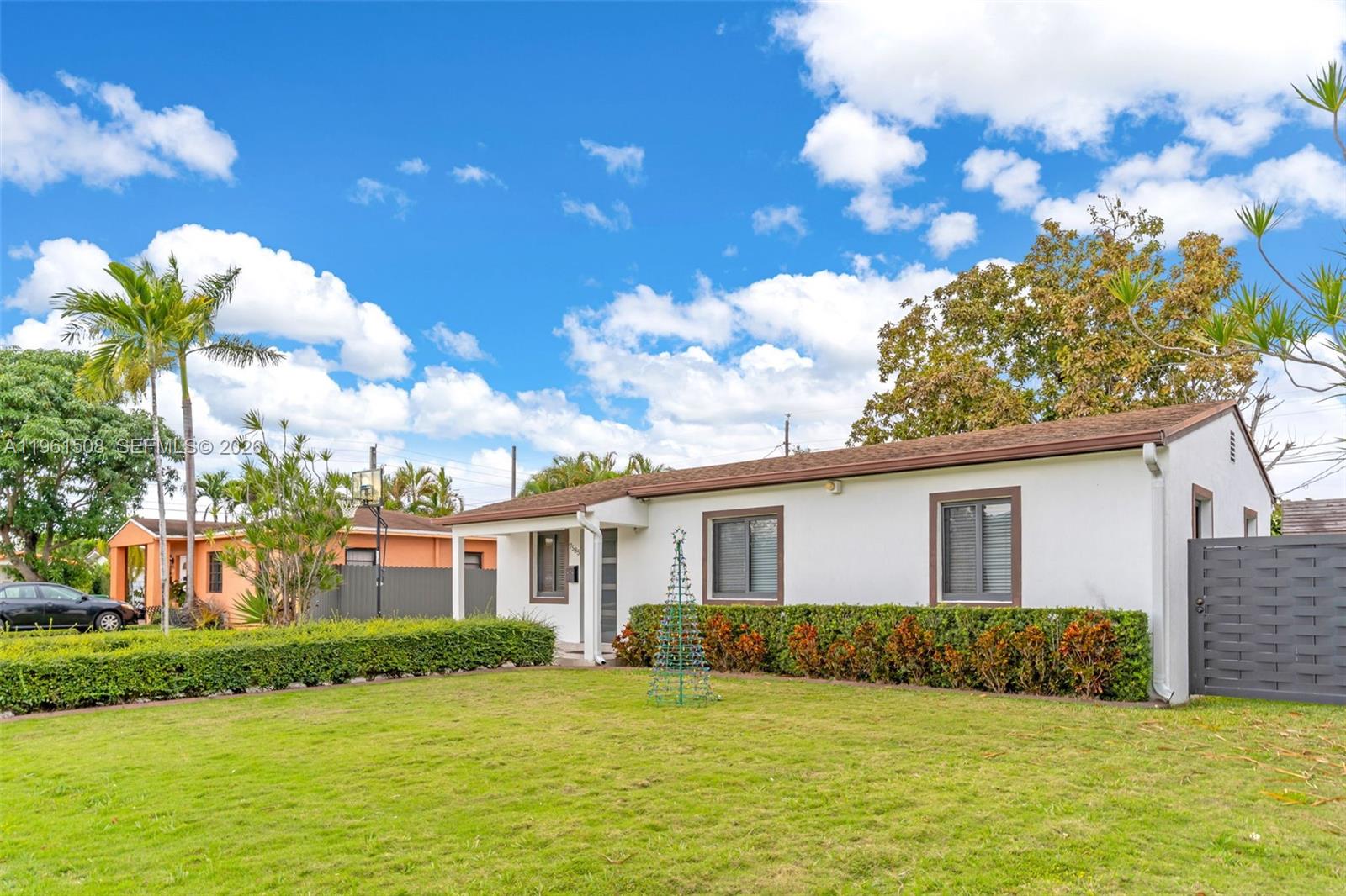 7585 SW 28th St Miami, FL 33155