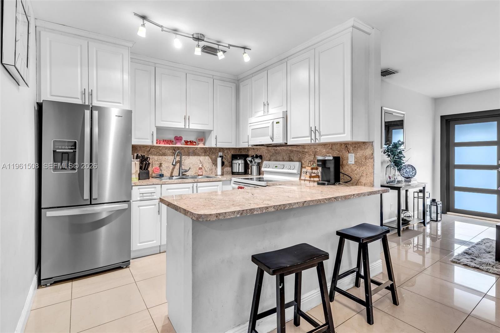 7585 SW 28th St Miami, FL 33155