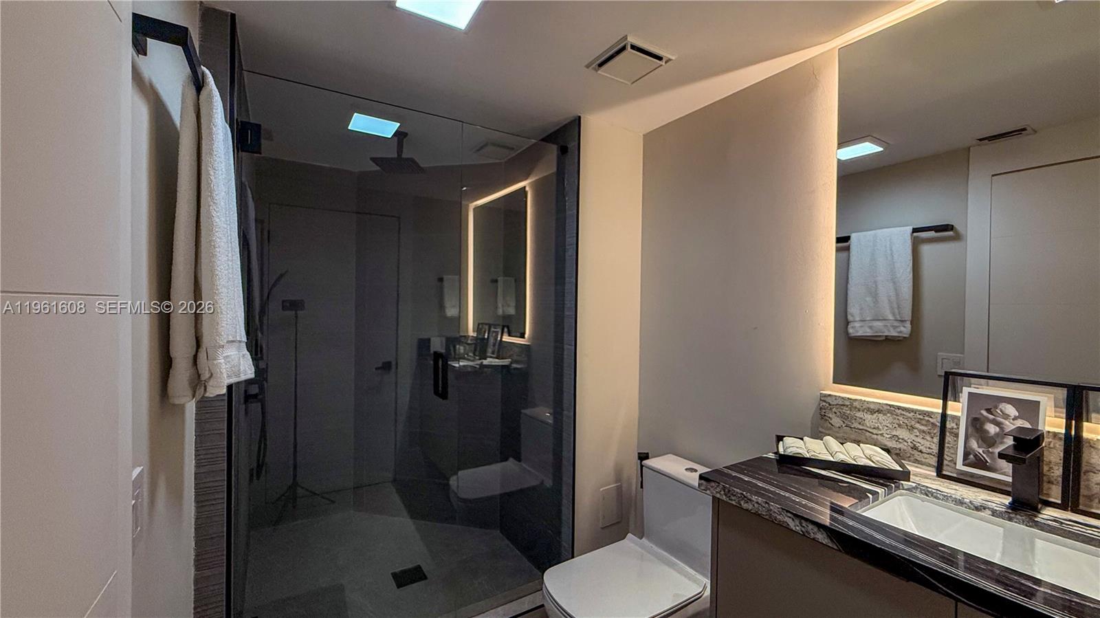 2000 Island Blvd #2404 Aventura, FL 33160