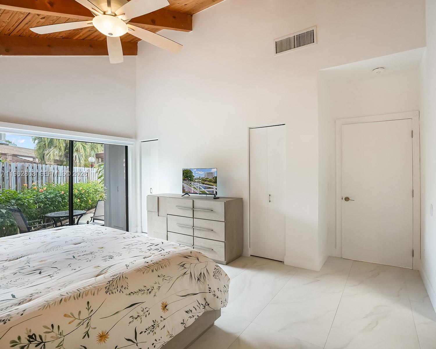 413 Leslie Dr Hallandale Beach, FL 33009