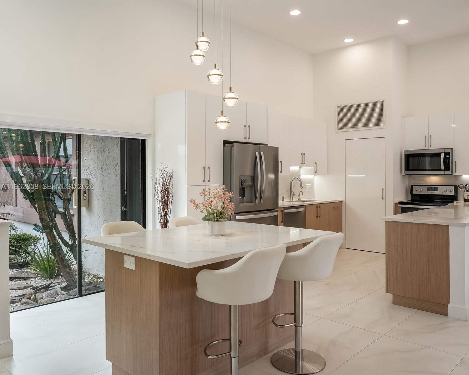 413 Leslie Dr Hallandale Beach, FL 33009