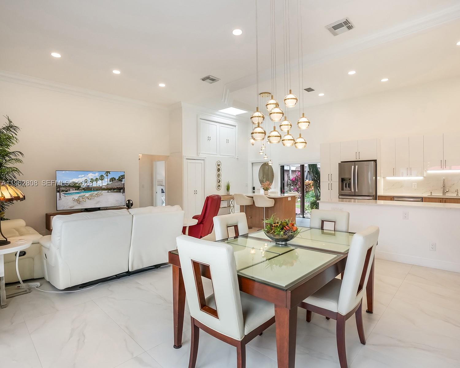 413 Leslie Dr Hallandale Beach, FL 33009