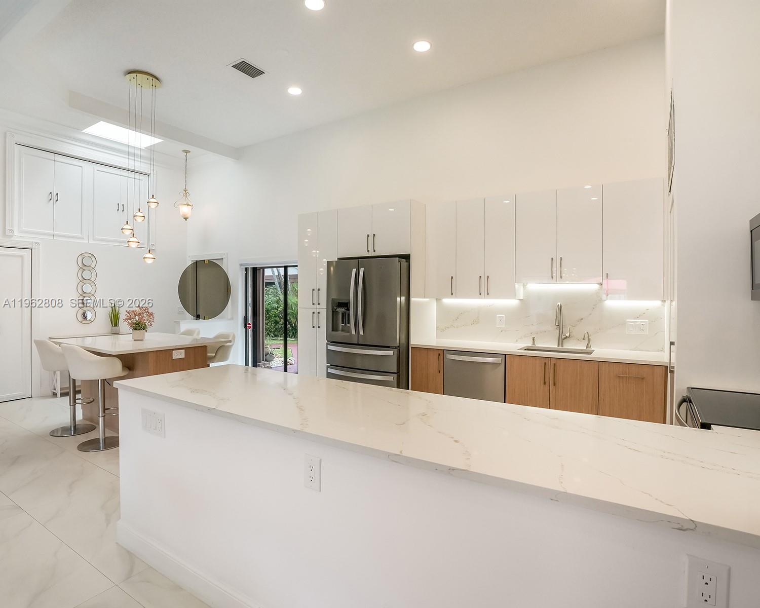 413 Leslie Dr Hallandale Beach, FL 33009