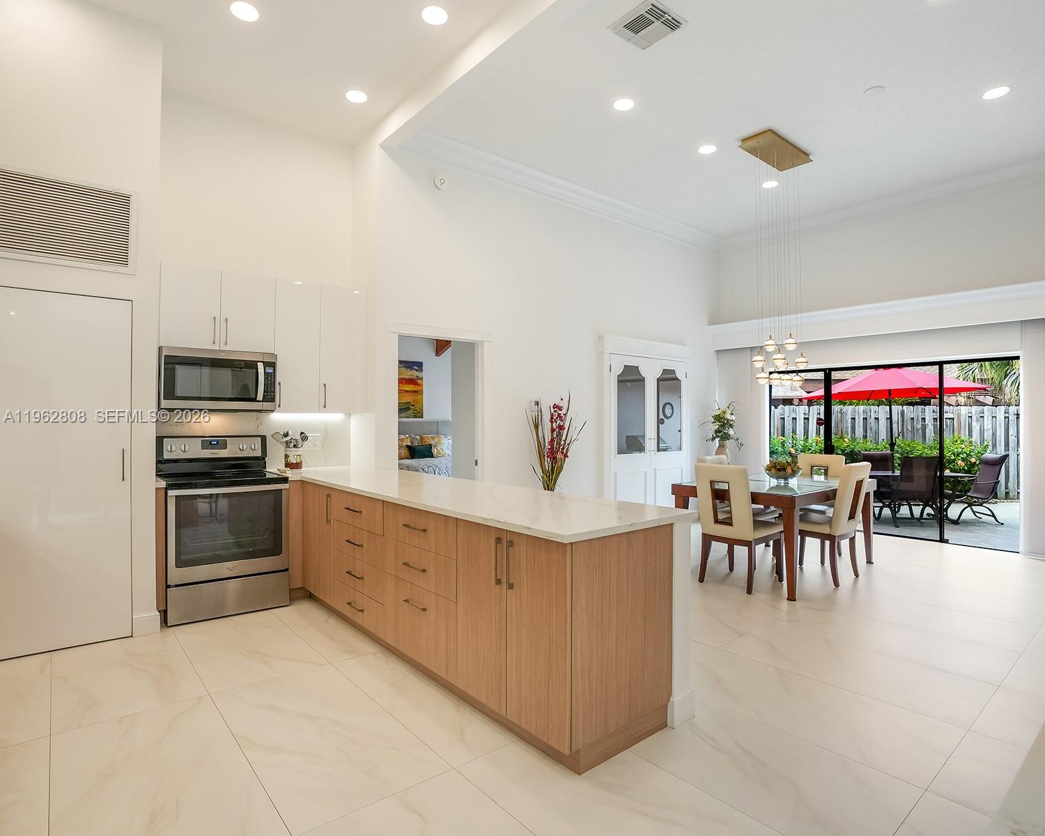 413 Leslie Dr Hallandale Beach, FL 33009