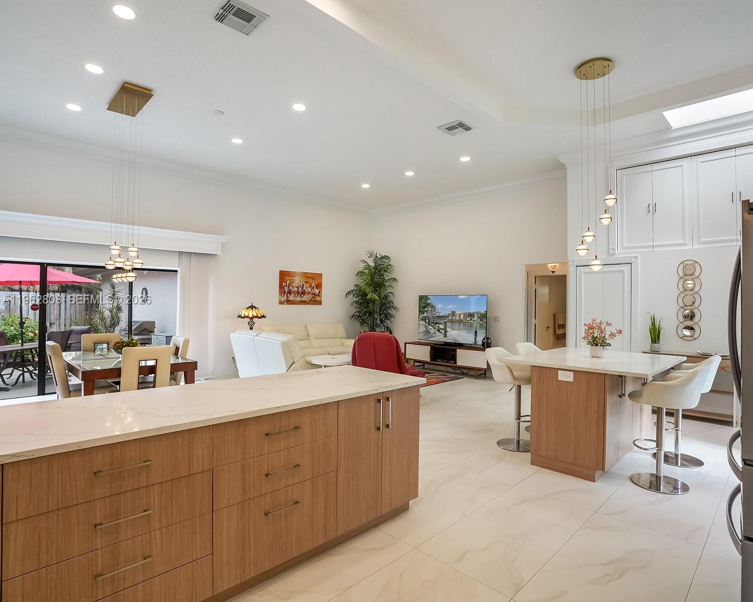 413 Leslie Dr Hallandale Beach, FL 33009