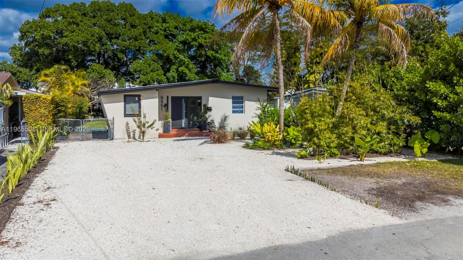 6561 SW 34th St Miami, FL 33155