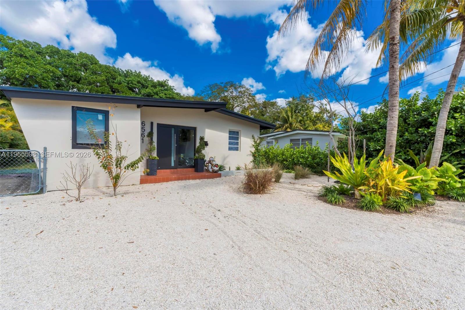 6561 SW 34th St Miami, FL 33155