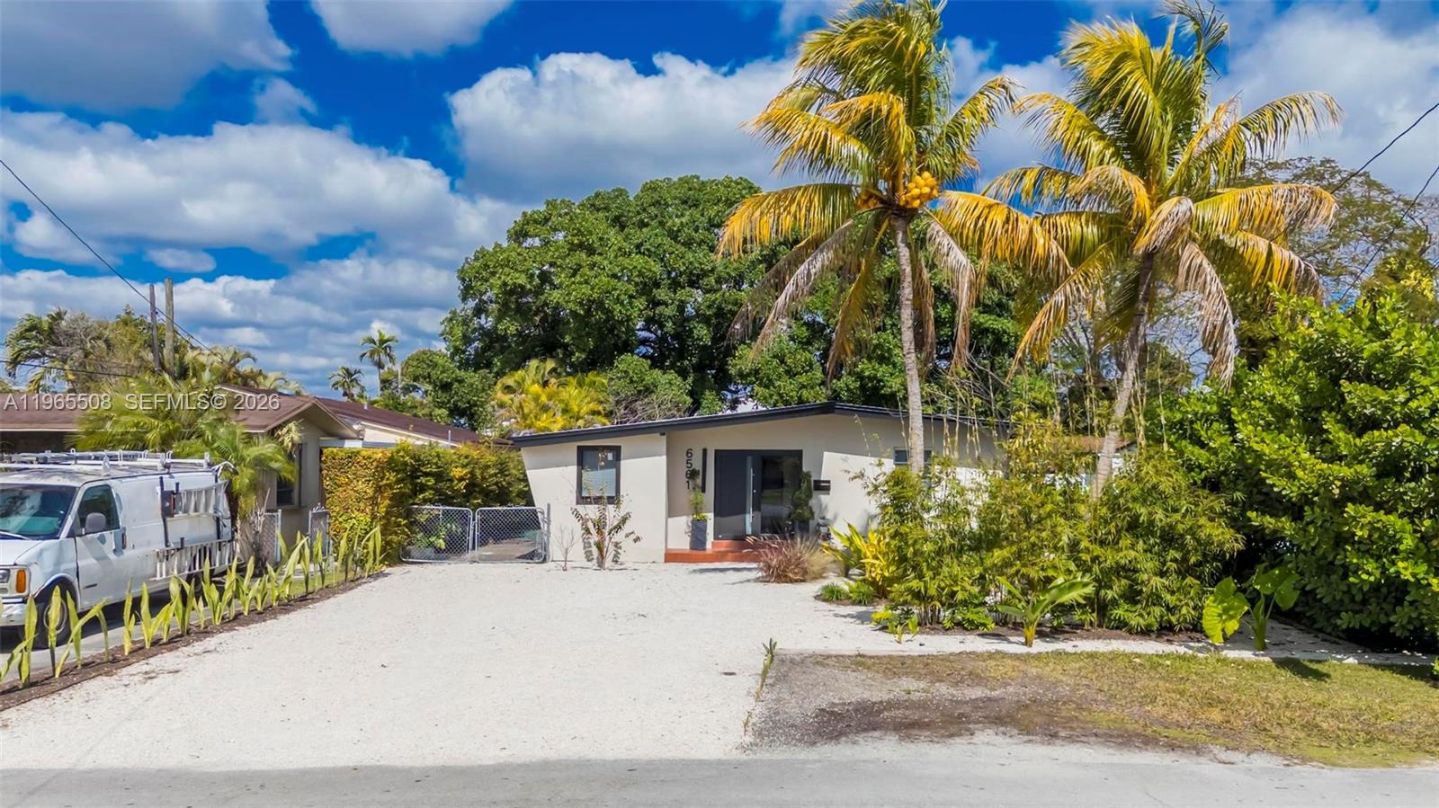 6561 SW 34th St Miami, FL 33155